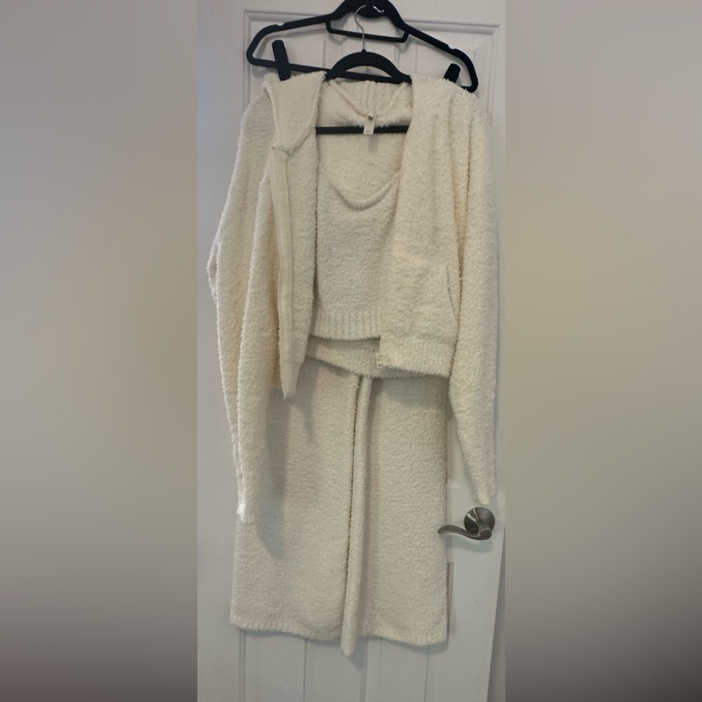 Skims cozy set in whiteXL sold as a set
